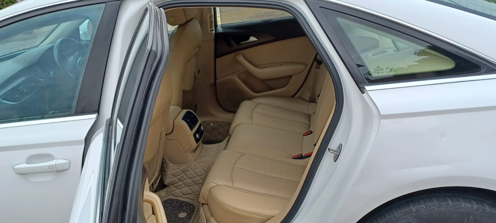 Luxury AUDI A6 Taxi Service