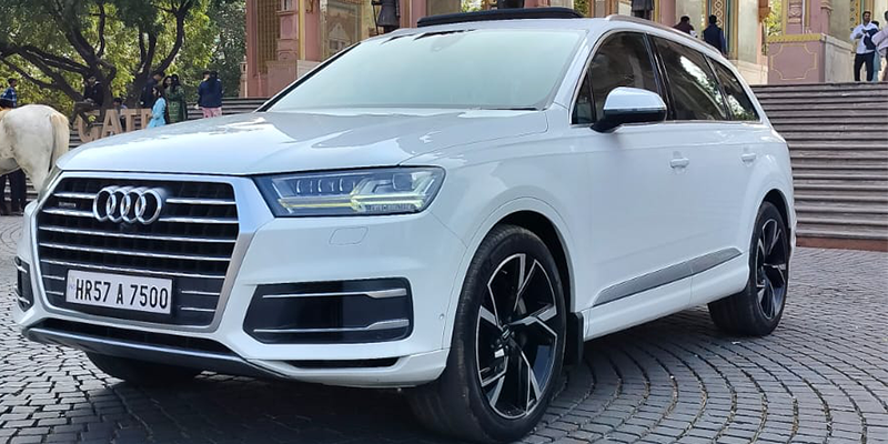 Luxury AUDI Q7 Taxi Service