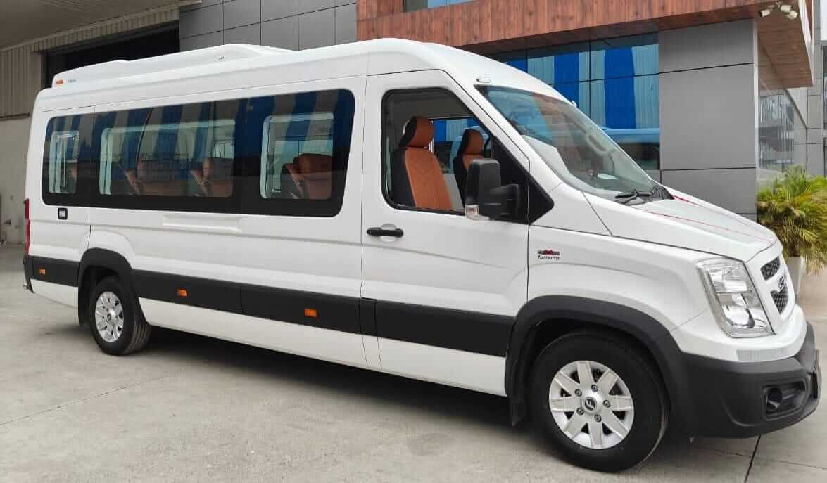 Force Urbania 9 Seater Car Hire