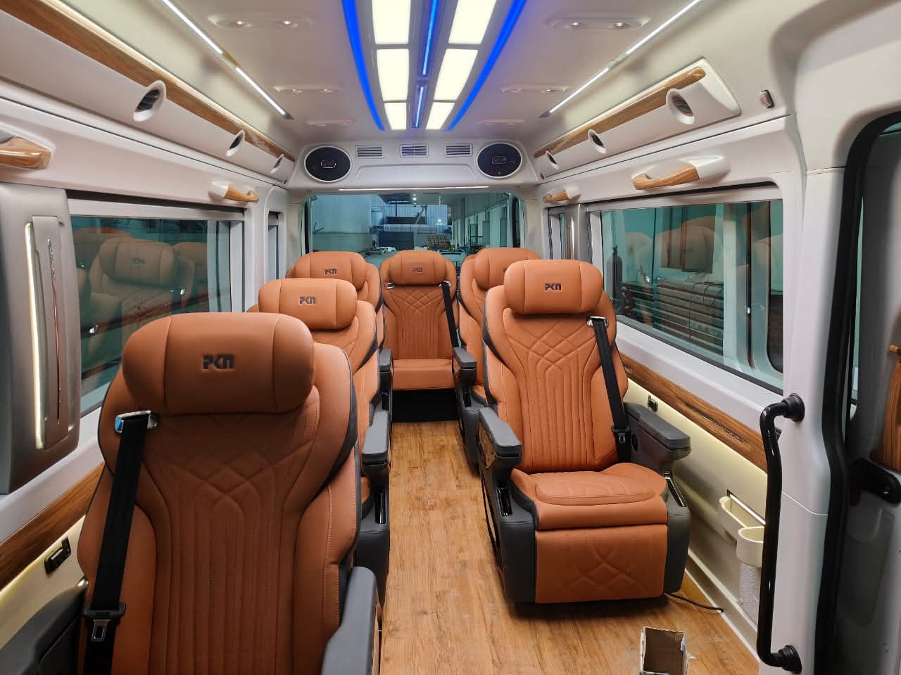 Force Urbania 9 Seater Car Hire Jaipur